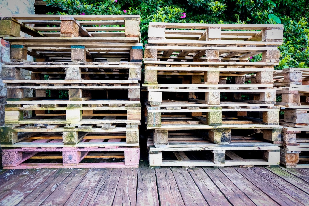 How to Build a DIY Pallet Patio or Deck on a Budget
