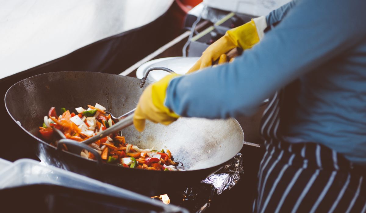 how to season a non stick wok