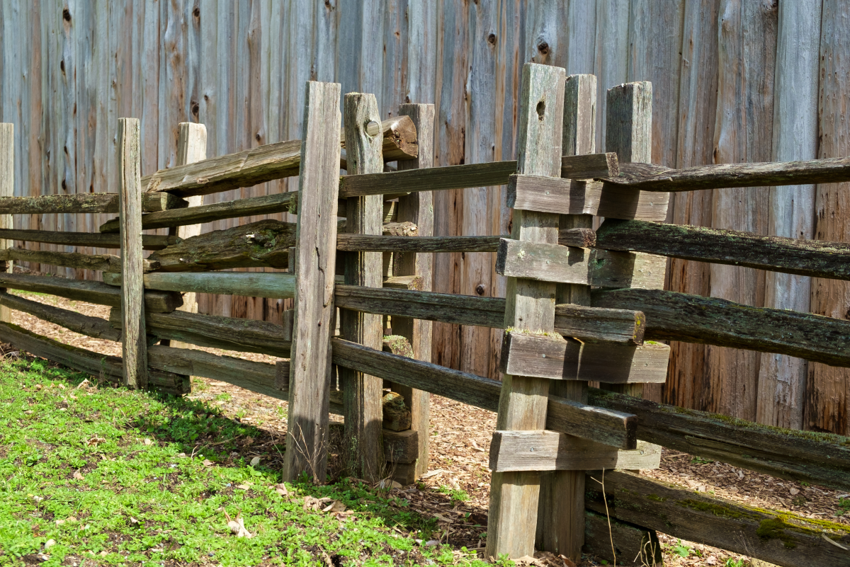 How to Split Fence Rails Out of Logs