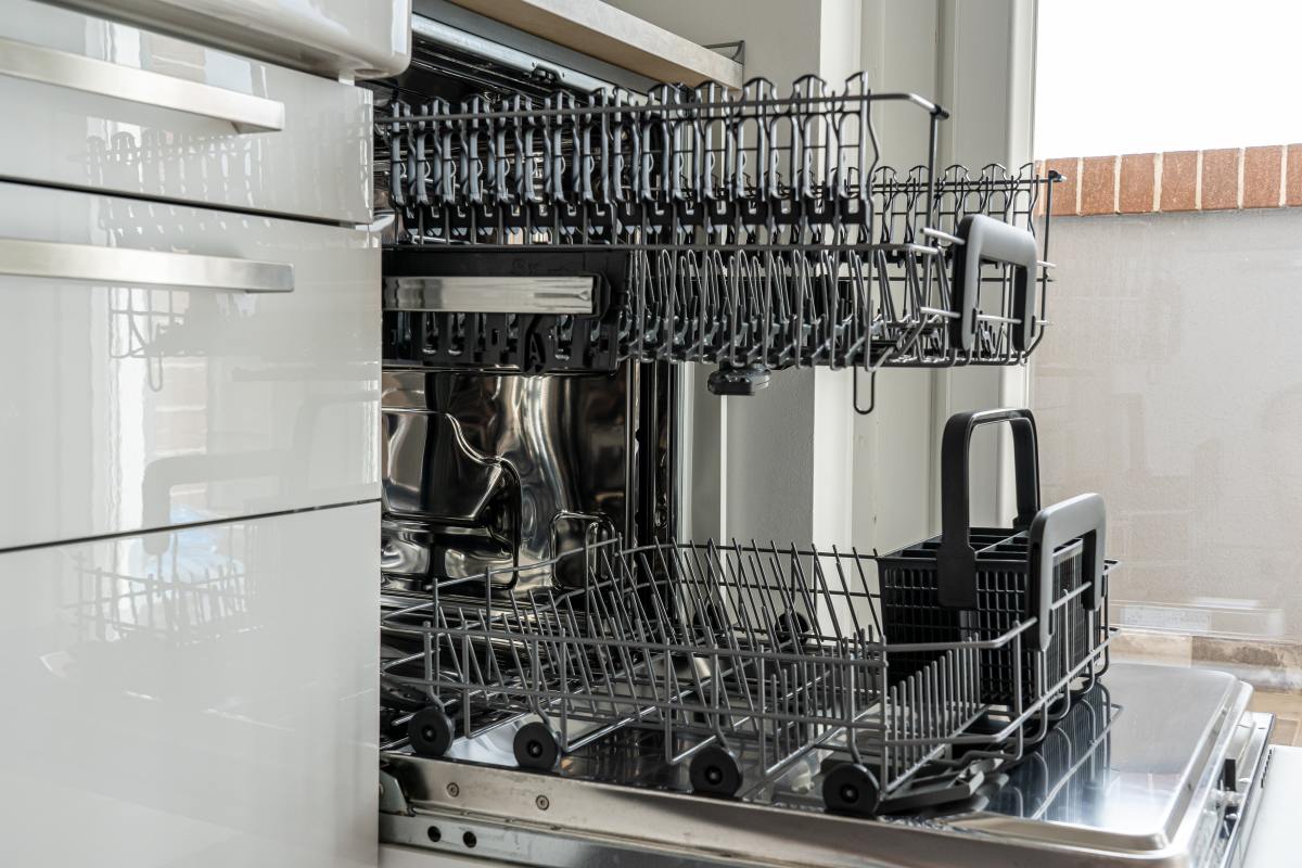 Pros and Cons of Single Versus Double-Drawer Dishwashers