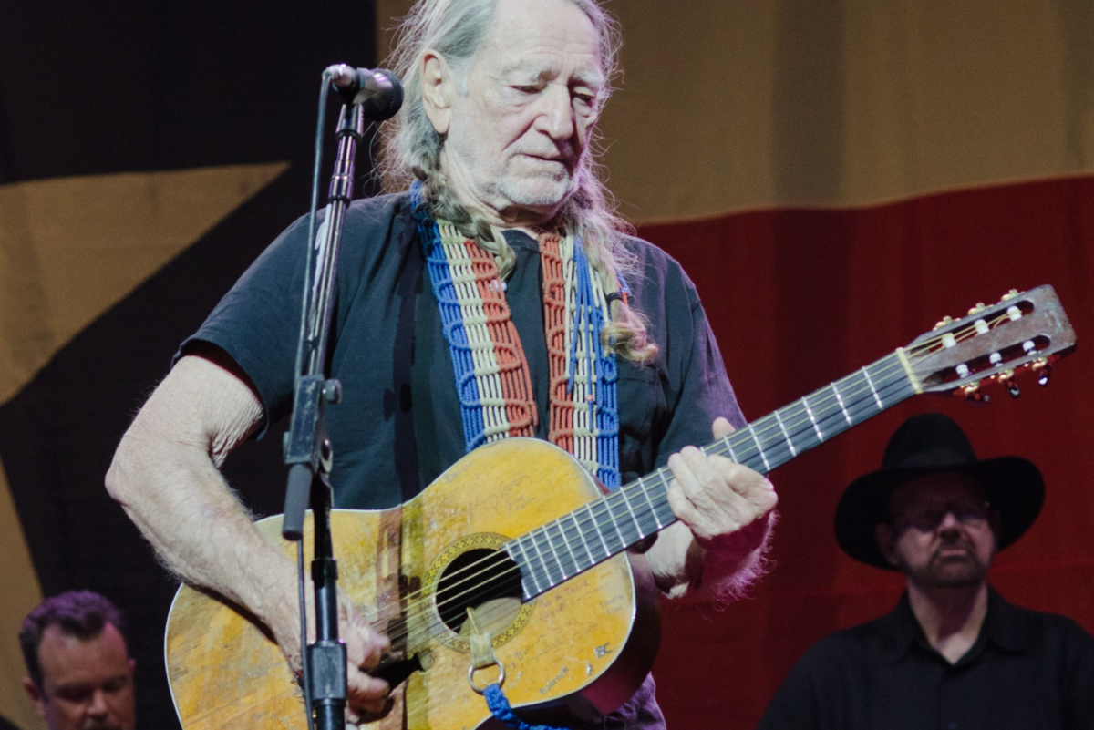 Willie Nelson: Country Outlaw