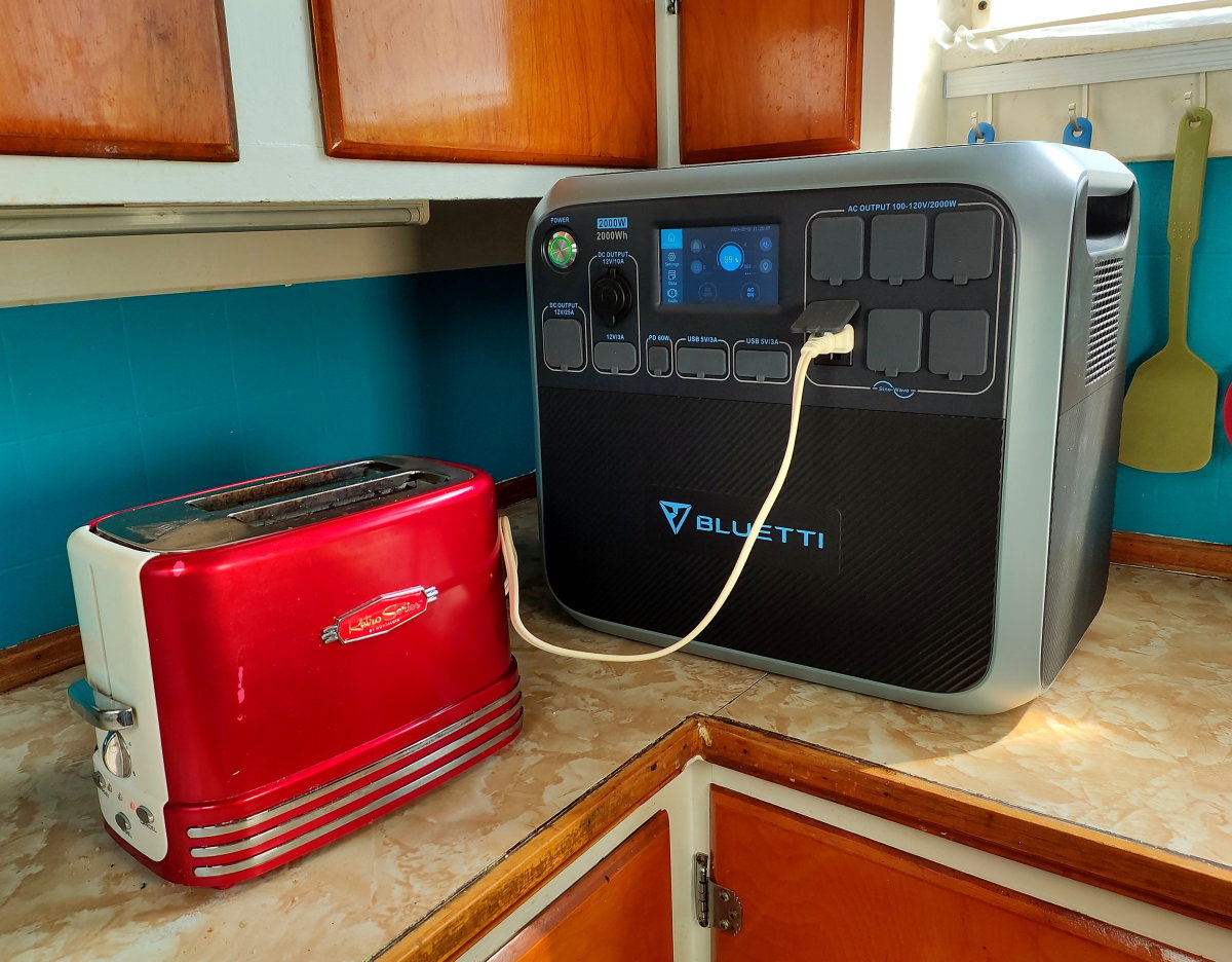 Review of the BLUETTI AC200P Portable Power Station