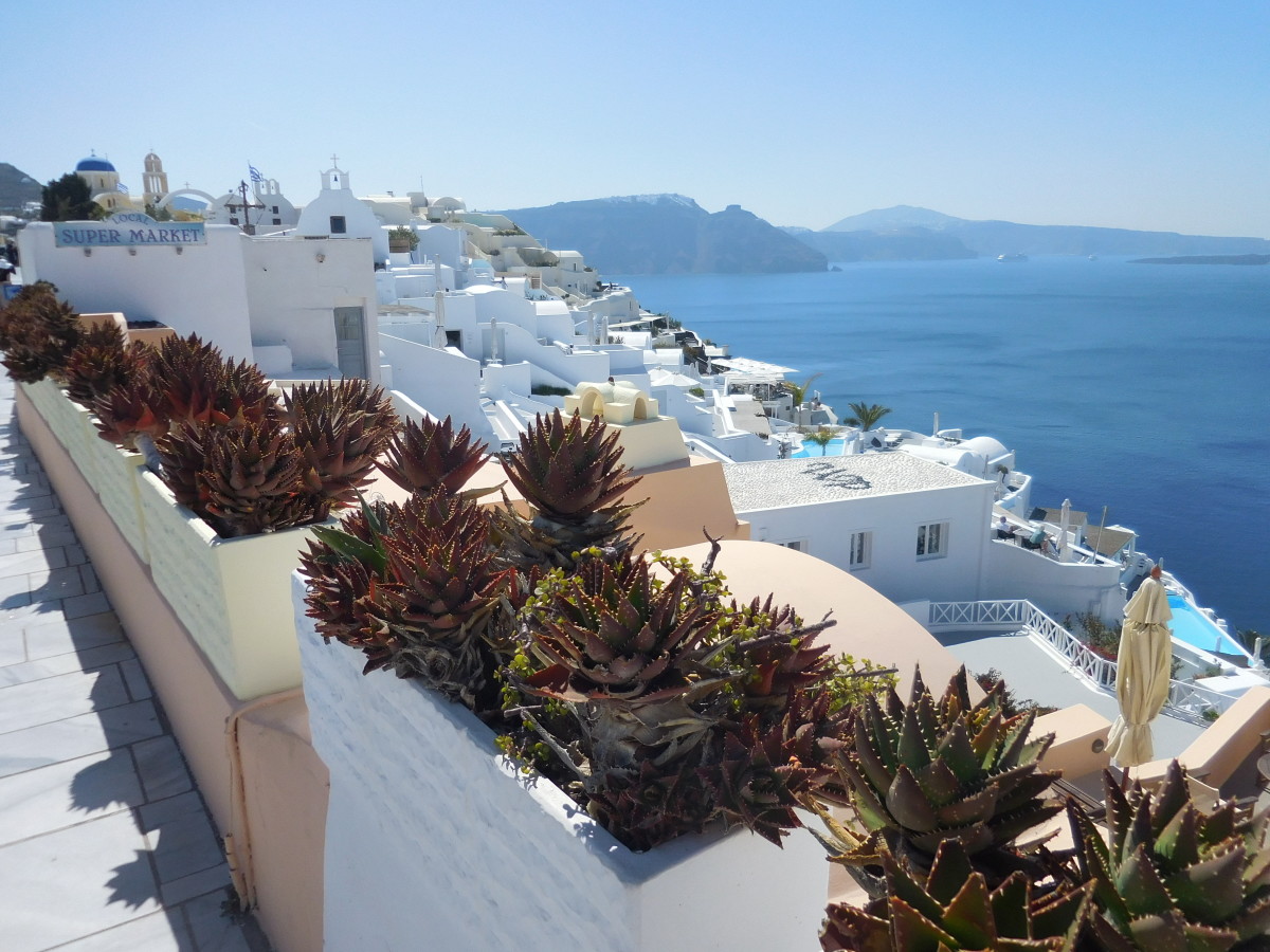 Santorini, Greece: Full Itinerary With Travel Tips