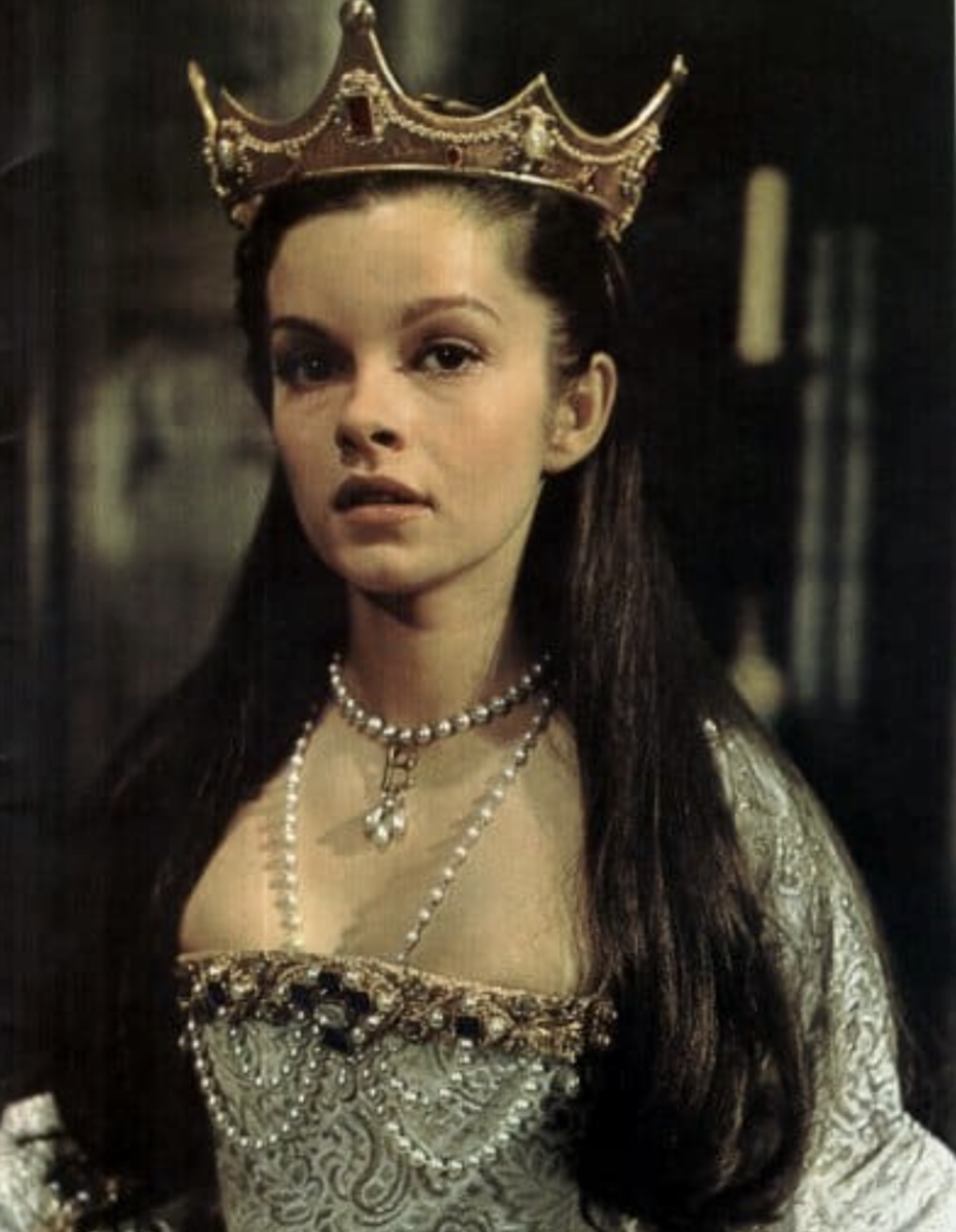 The 10 Best Crowns & Tiaras in Period Movies - HubPages