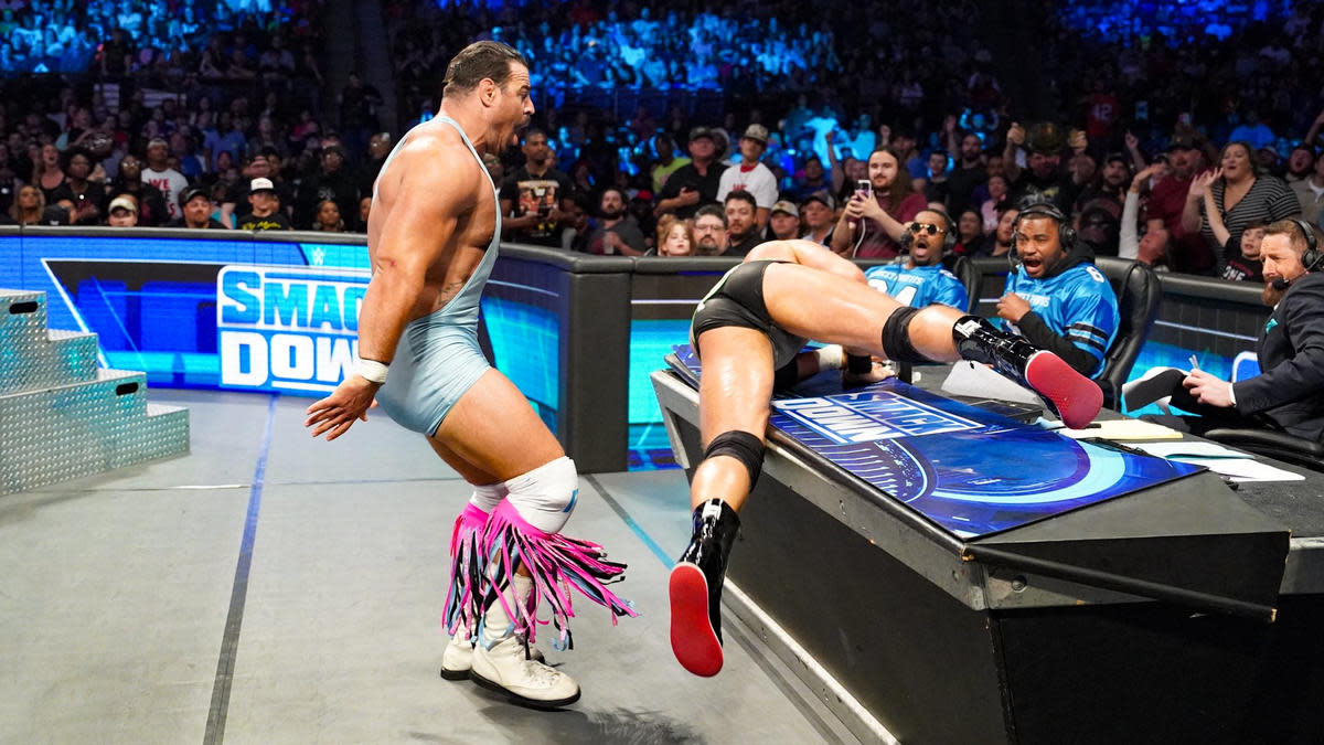 WWE Friday Night Smackdown: Roman Reigns and Solo Bring the Chaos to ...