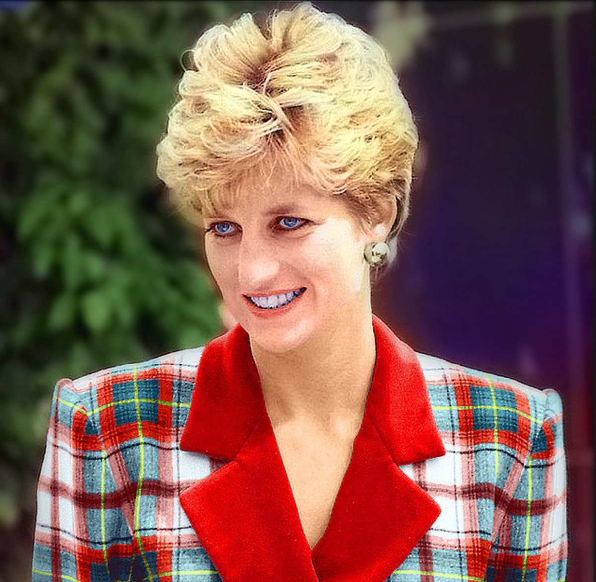 Resurfaced Clip Reveals Princess Diana S Reaction To Seeing The Paparazzi Take Pictures Of Her