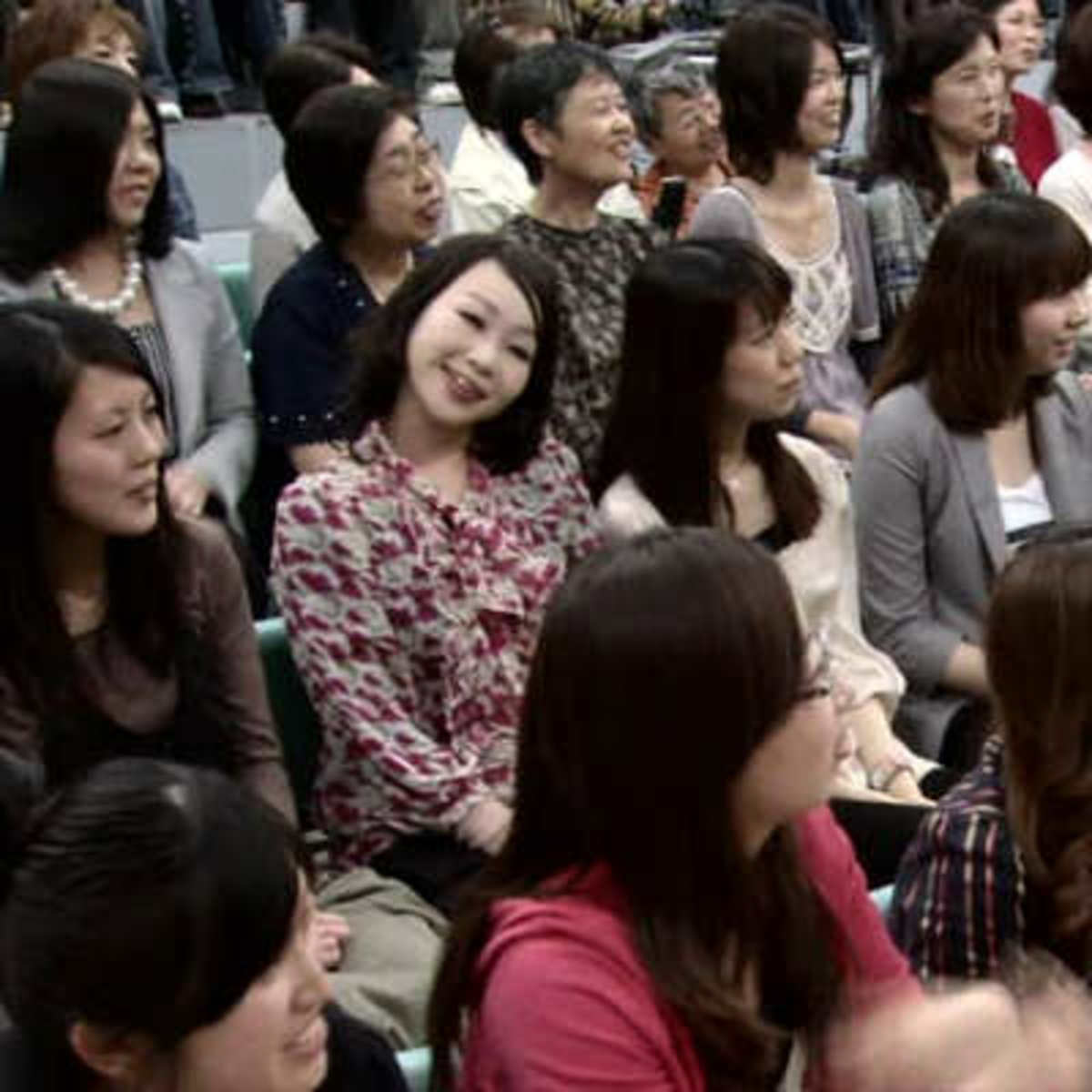 The Truth Behind the Terrifying Photo of the Woman with Crooked Neck