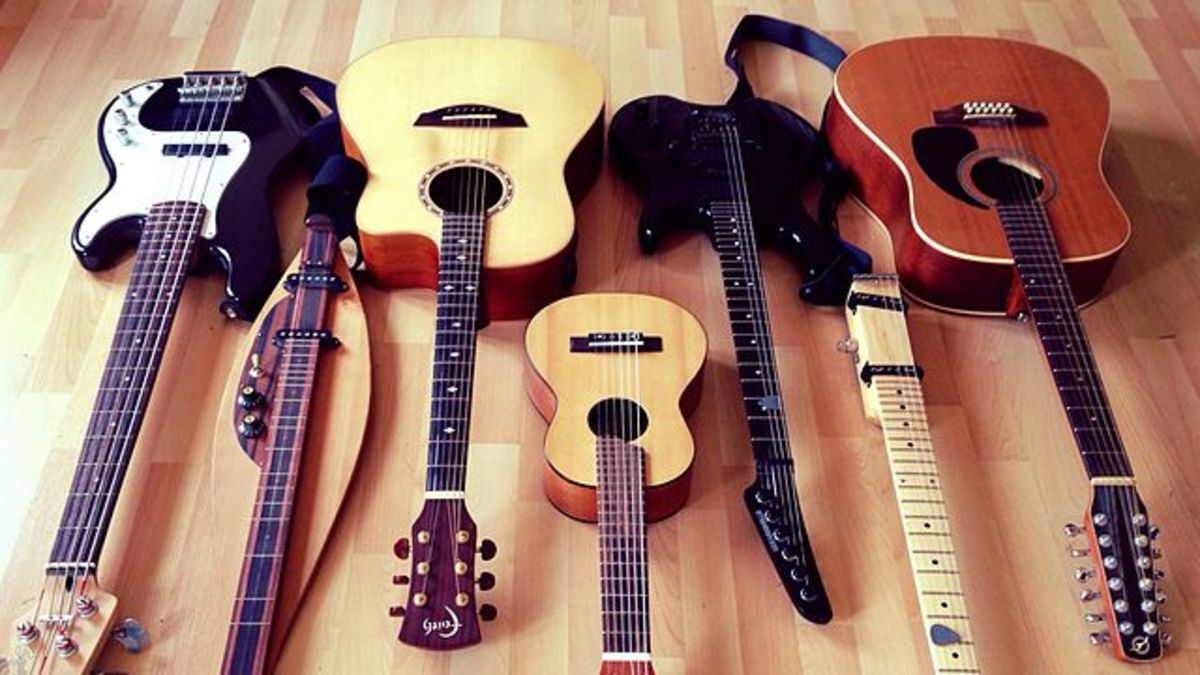 Acoustic vs. Electric Guitar for Beginners: Difficulty, Difference, and Sound