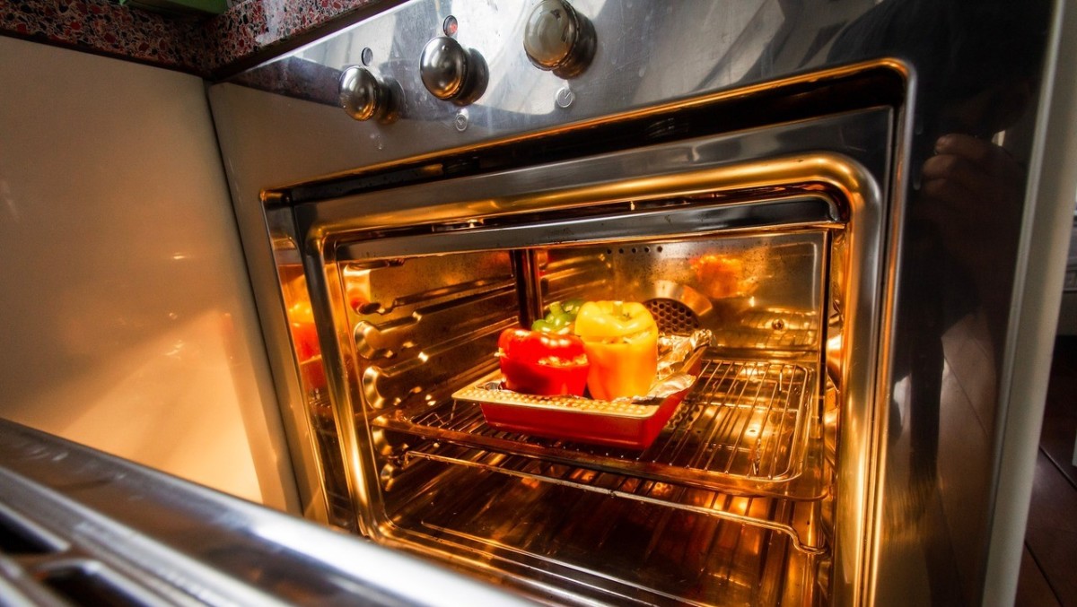 5 Handy Tips to Keep Your Oven Clean During Cooking - Delishably