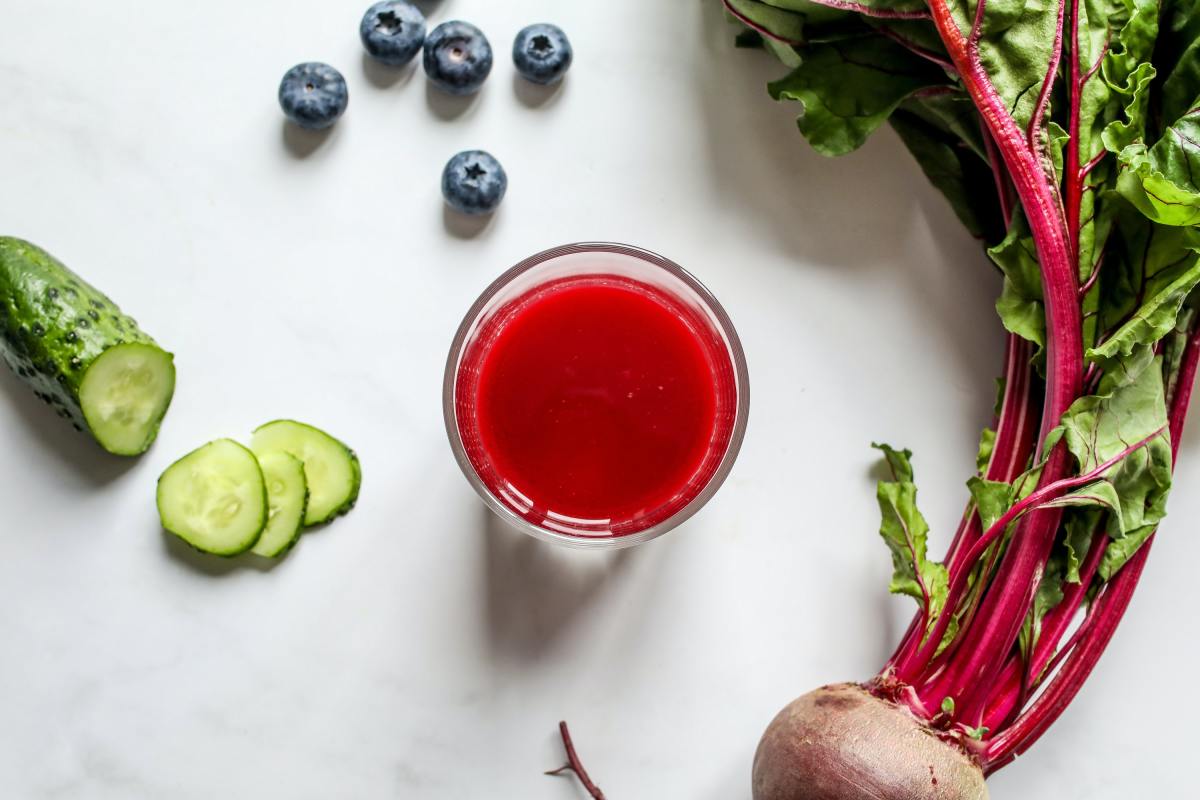 Why I Drink Kale Juice Every Morning (And You Should Too) CalorieBee
