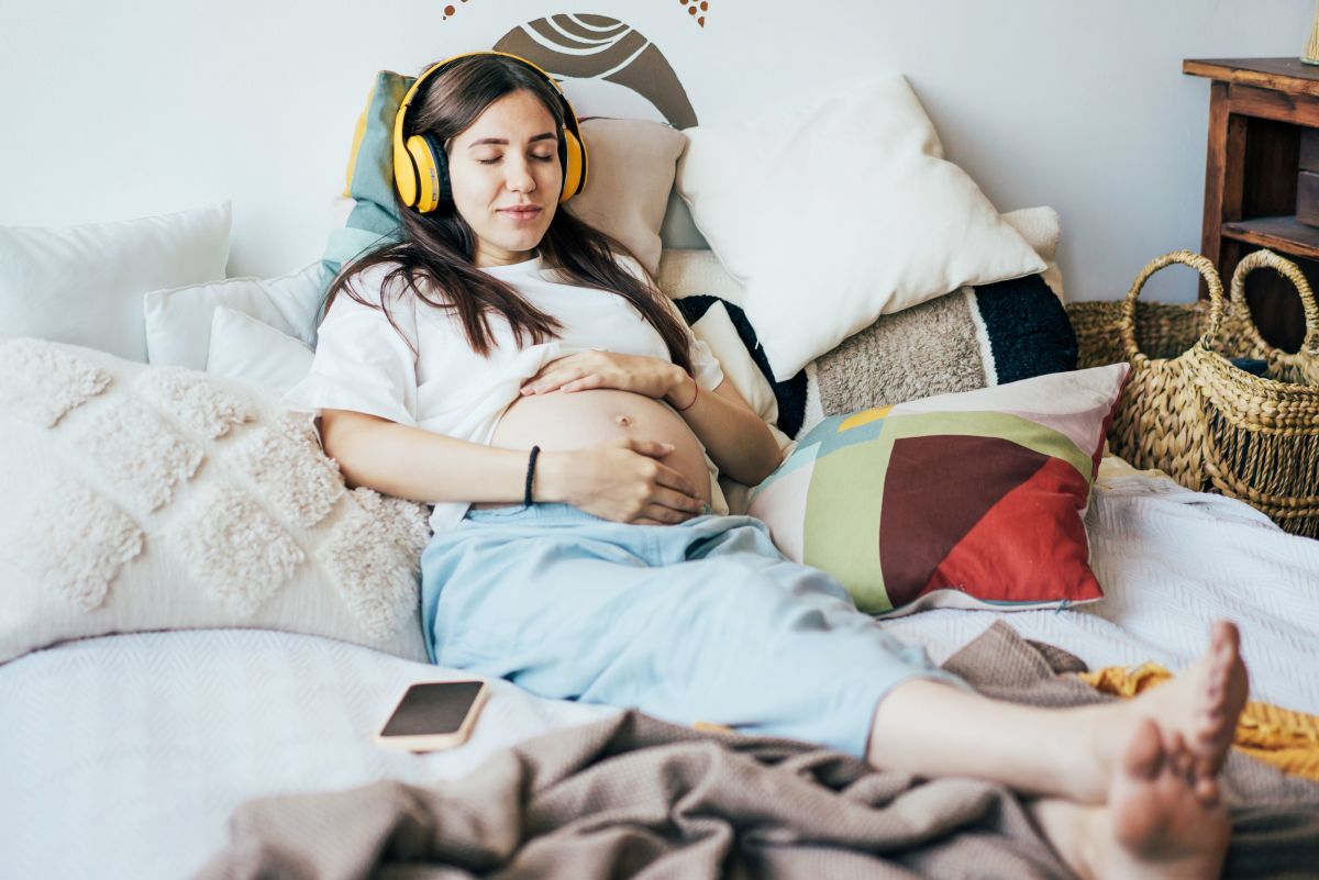 The Best Songs for Pregnant Women: Top 18 Pregnancy Songs