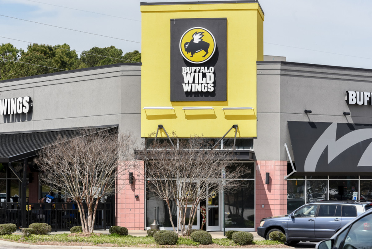 Woman's Buffalo Wild Wings Menu Hack Is a True MoneySaver Delishably
