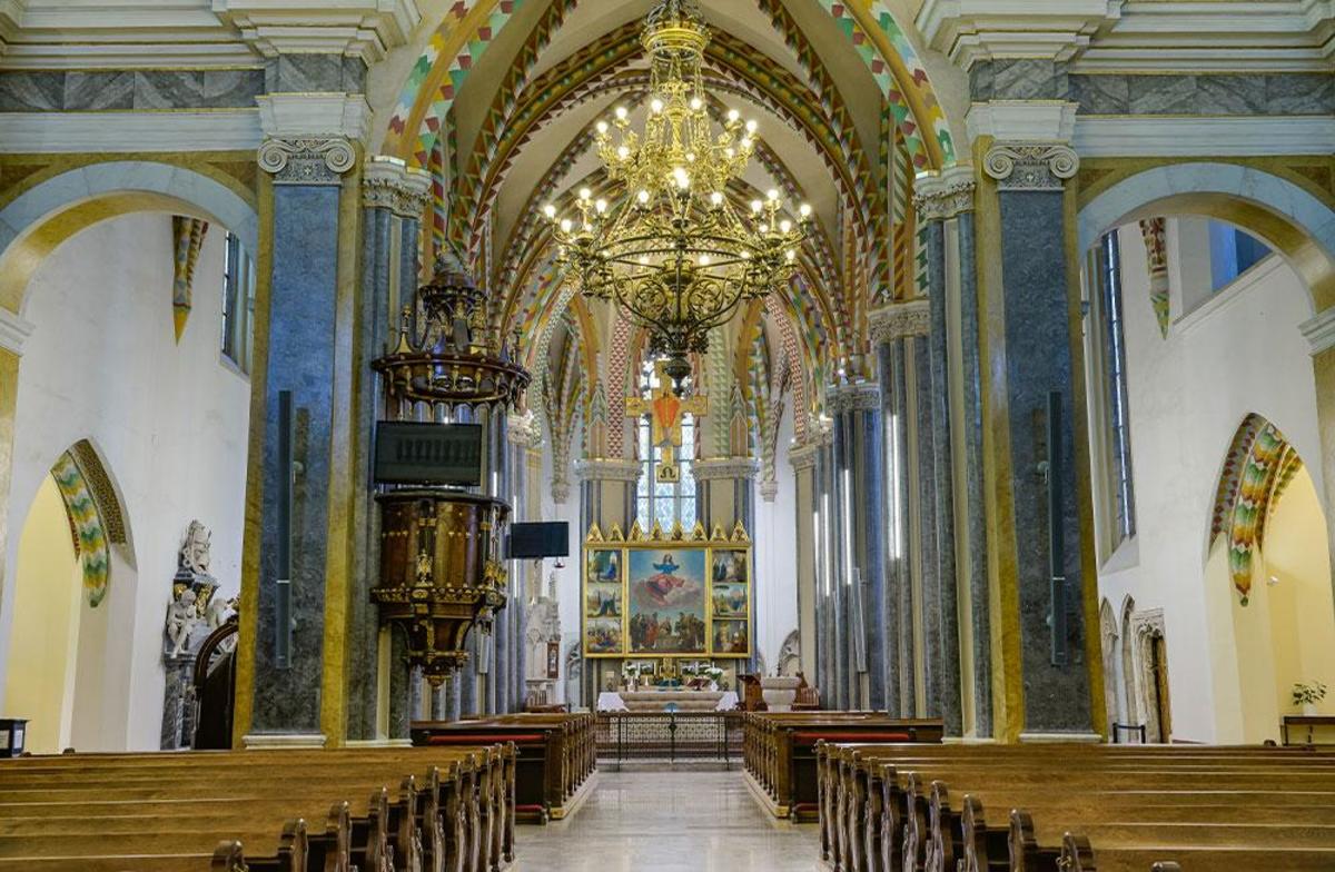 From Mosque to Baroque Masterpiece: The Inner City Parish Church in Budapest