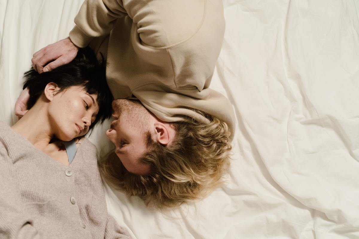 4 Tips for Coaxing Your Guy to Cuddle More