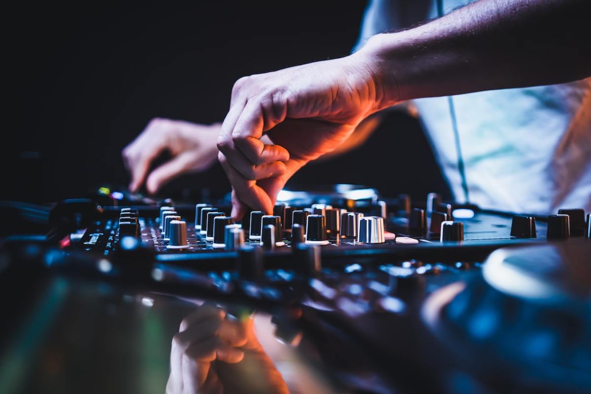 How to Become a DJ: A Comprehensive Guide - HubPages