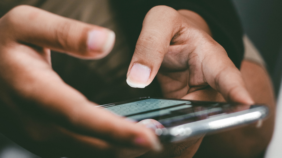 How to Tell if She Doesn't Like You (90+ Texting Signs) PairedLife