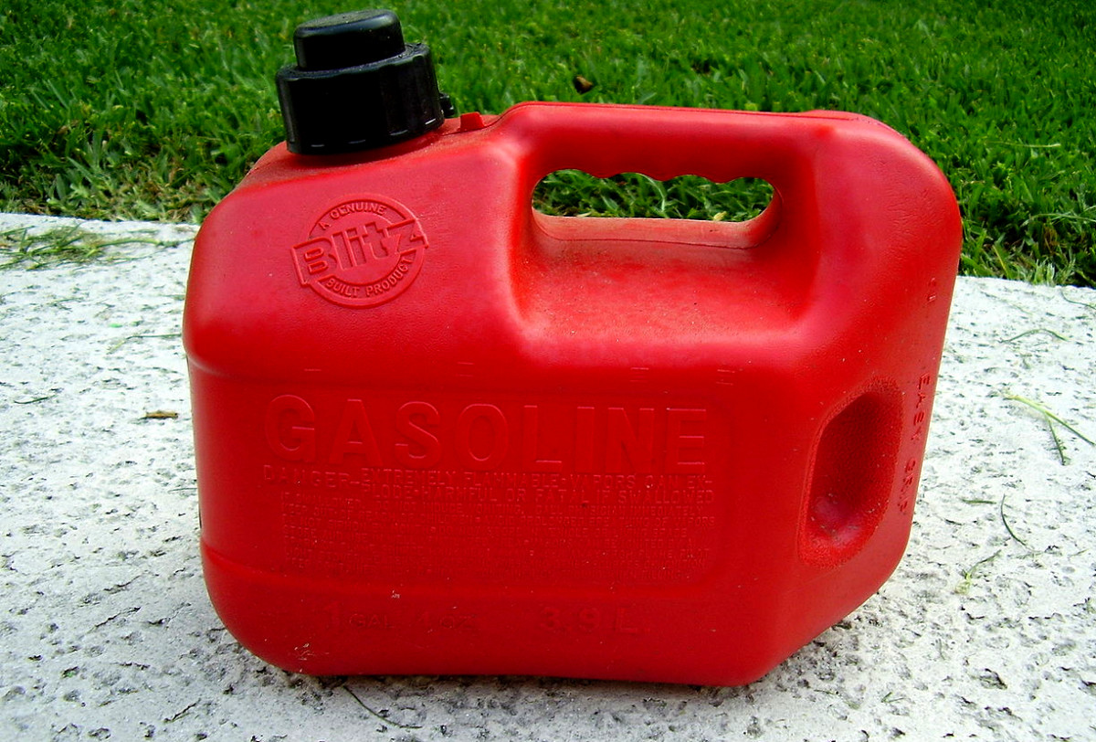 How to Clean a Dirty Gas Can