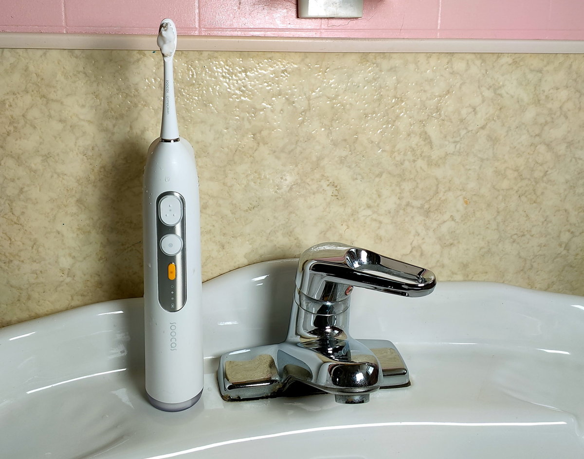 Review: SOOCAS Neos 2-in-1 Brushing & Flossing Electric Toothbrush