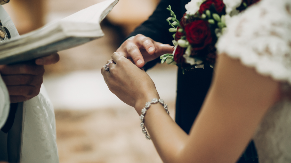 how-to-get-ordained-to-officiate-a-wedding-pairedlife