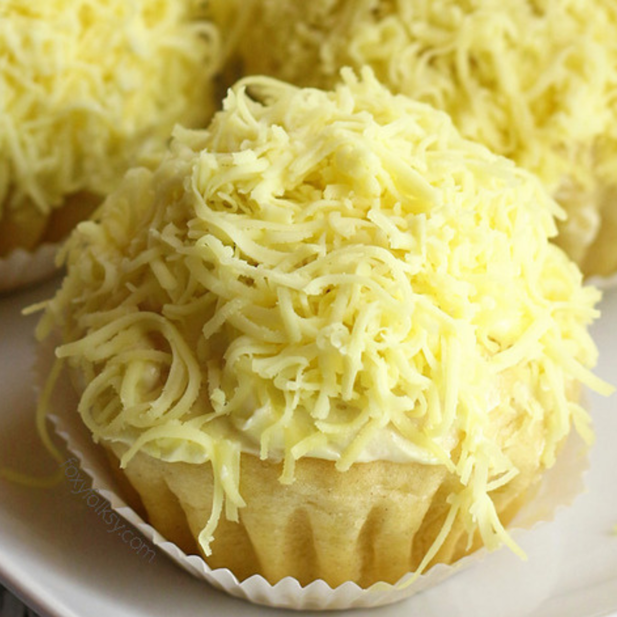 12-famous-and-irresistible-snacks-of-the-philippines-delishably