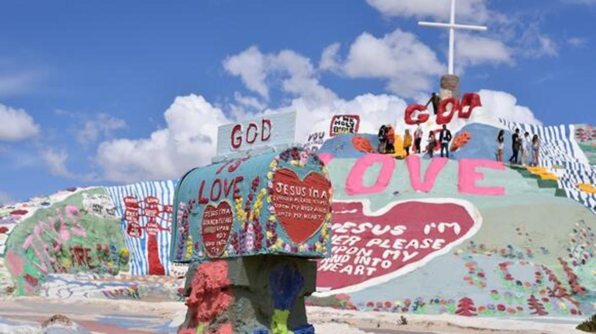 Living off the Grid in the Only City in California Where Law and Taxes Don't Exist