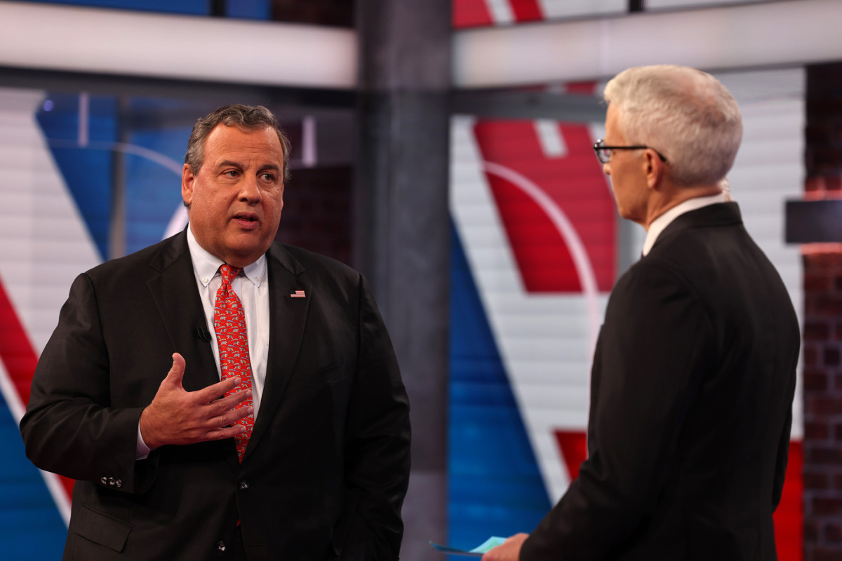 Chris Christie is Trying to Save the GOP ... From Itself