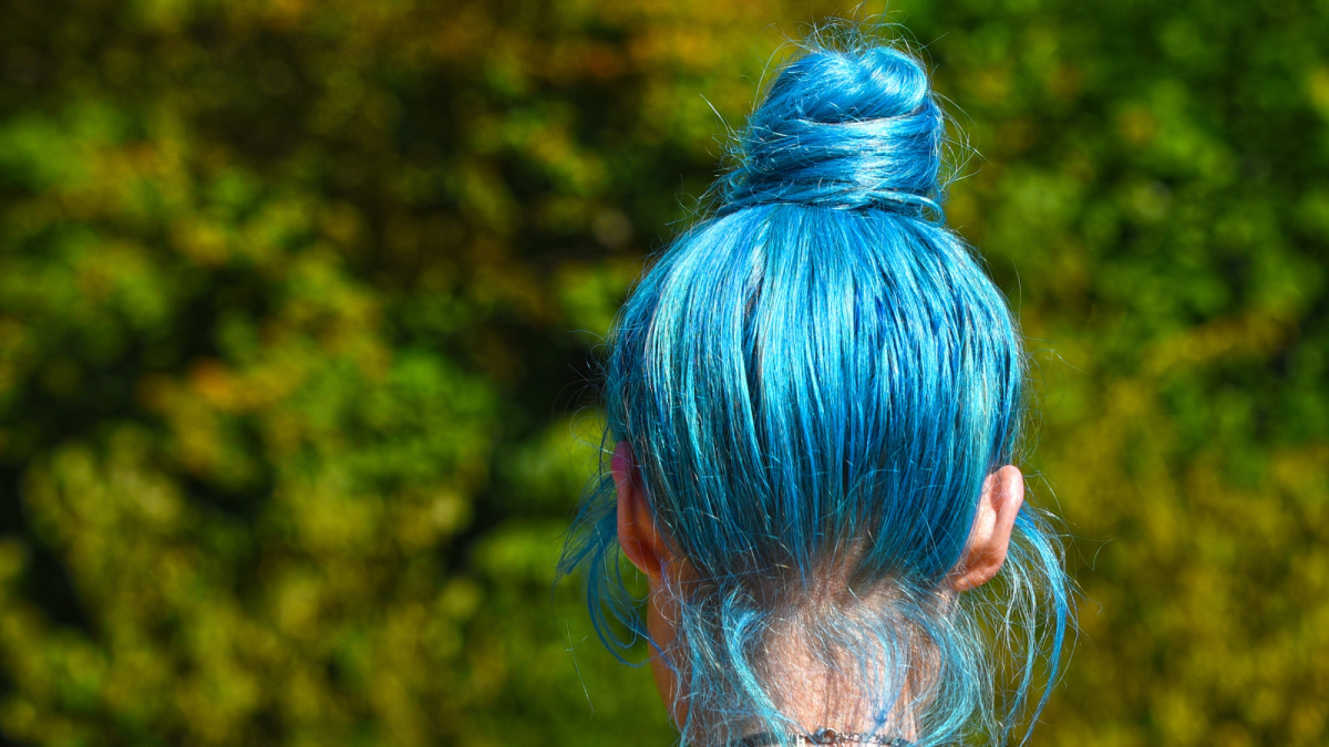 How to Dye Your Hair Blue at Home Without Chemical Dyes