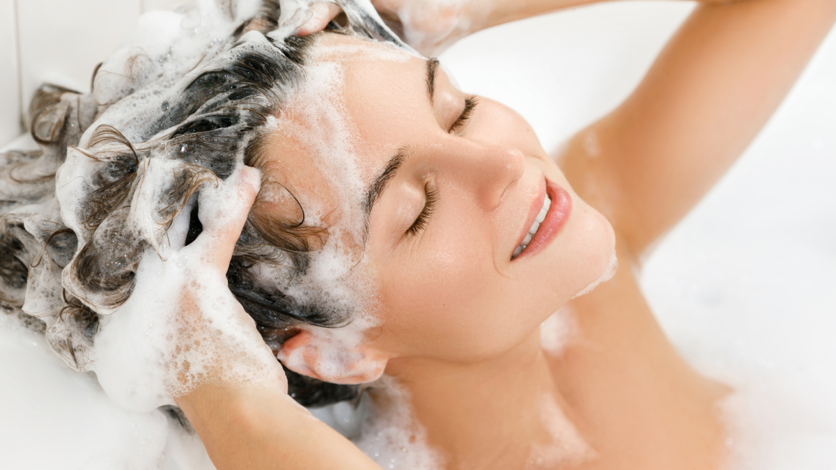 How to Naturally Remove Hair Dye With Baking Soda, Vitamin C, and Vinegar
