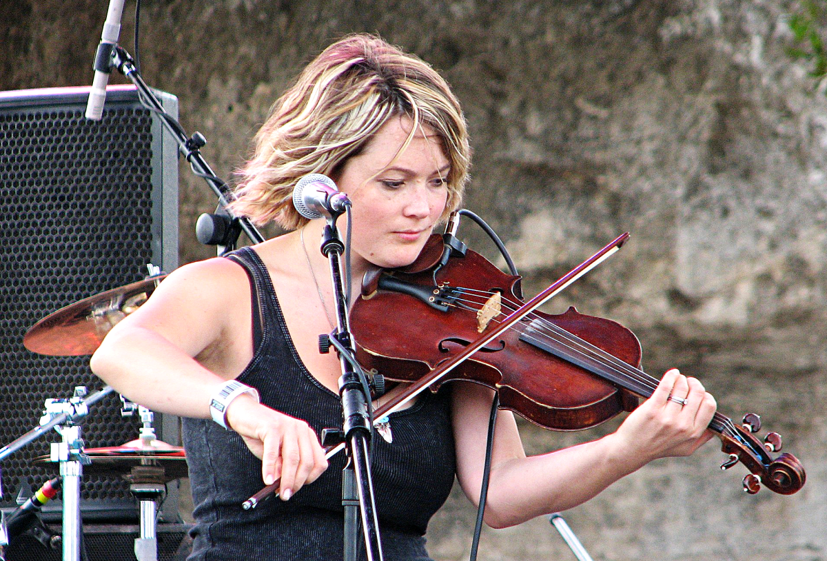 10 Modern Fiddle Players Who Should Be Rich and Famous