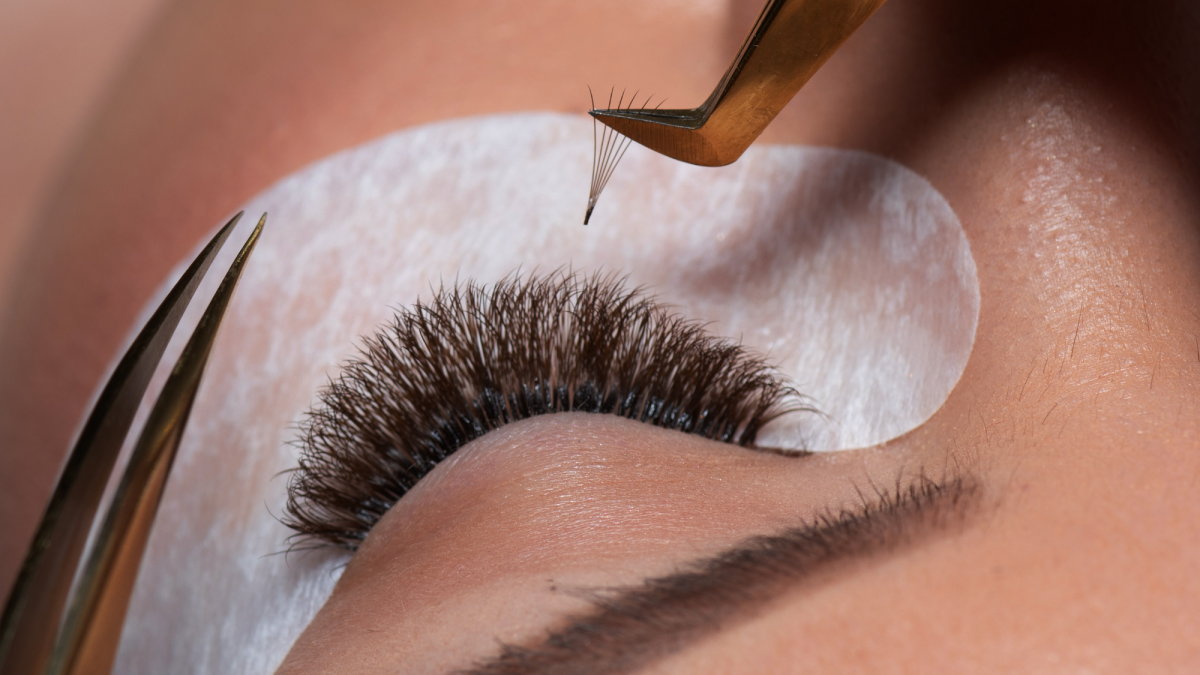 C Curl vs. D Curl Lashes: What’s the Difference?