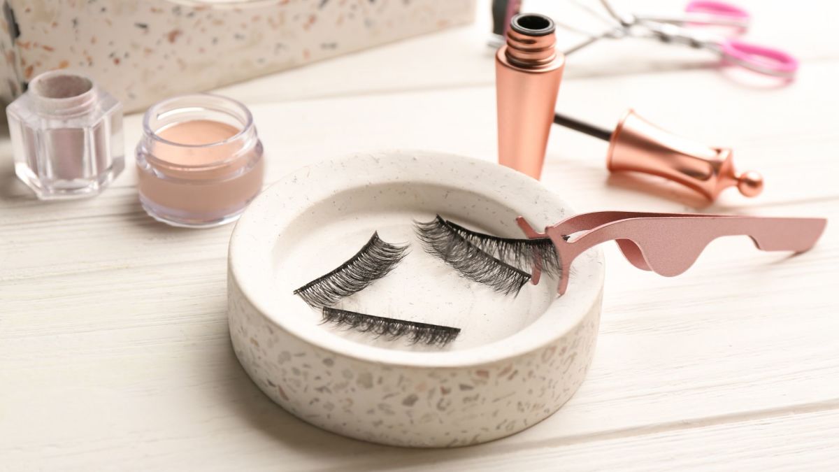 How to Clean Magnetic Lashes