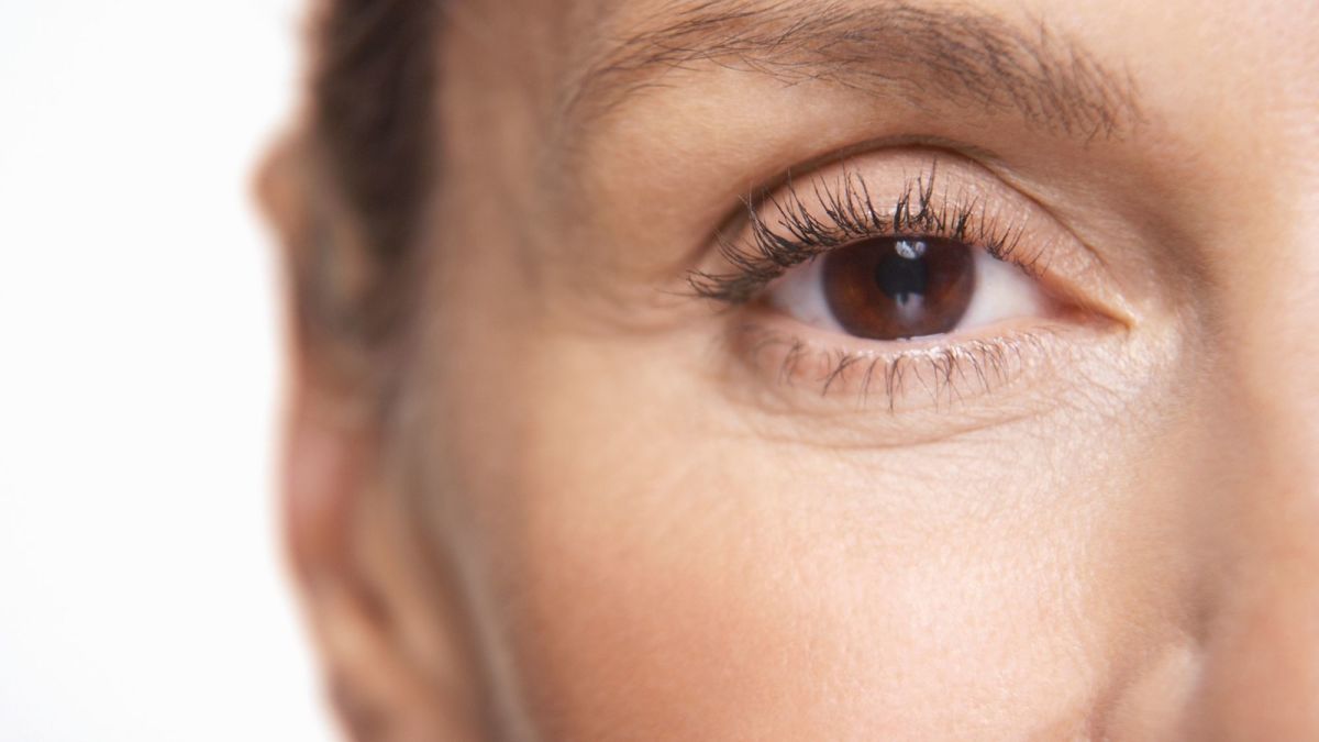 A Guide to Choosing the Best Mascara for Older Women