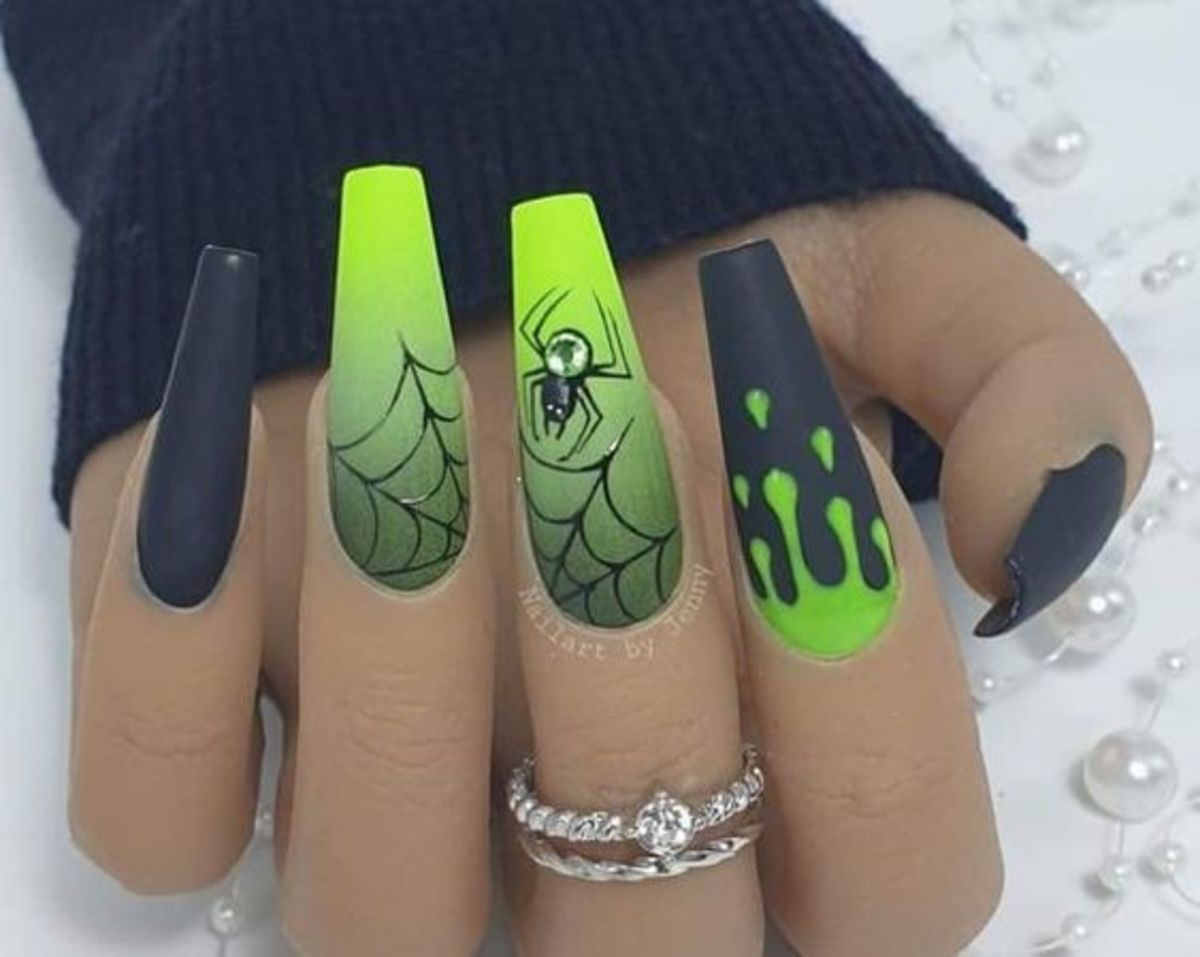 awesome-halloween-nail-art-designs