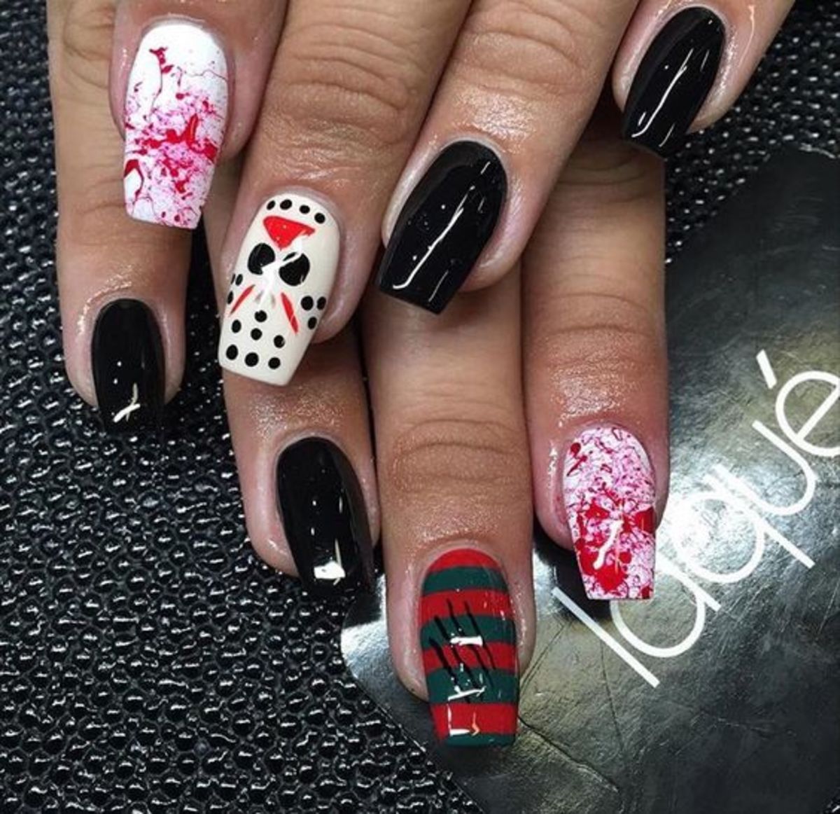 awesome-halloween-nail-art-designs