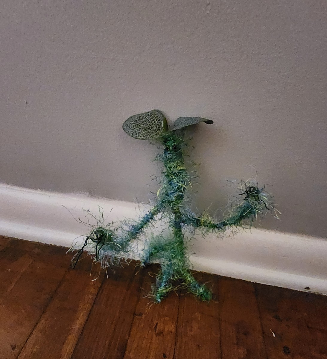 How to Make a Bowtruckle With Wire and Yarn
