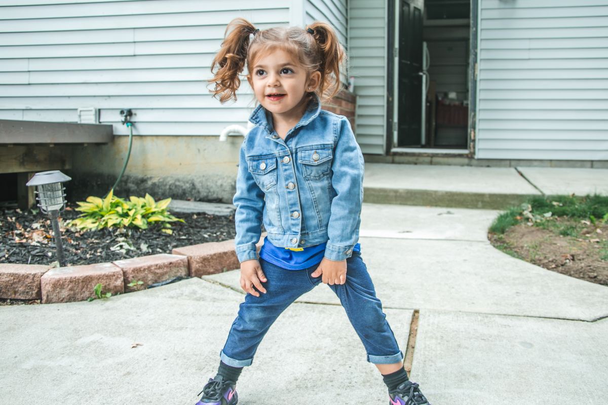 Little Girl's Reaction to Making a Huge Mess in the Car Is So Typical ...