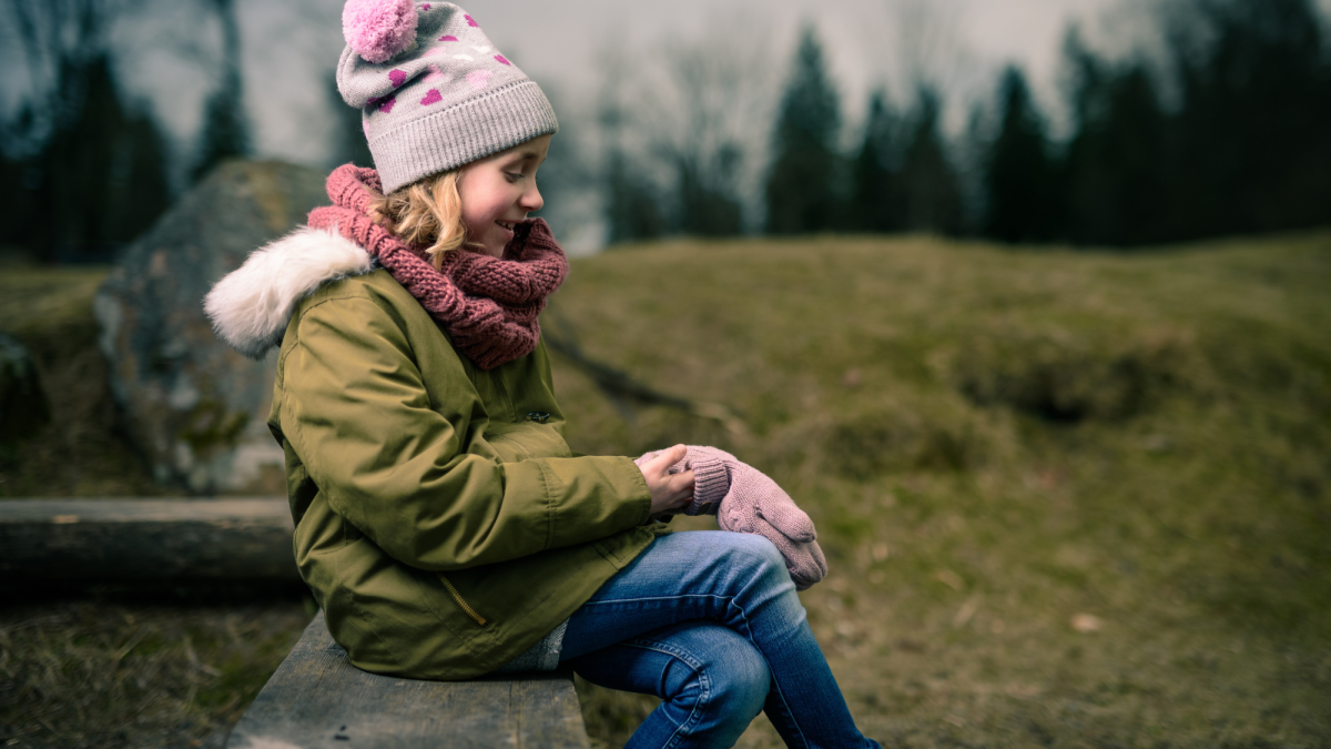 4 Ways to Attach Gloves to a Child's Coat
