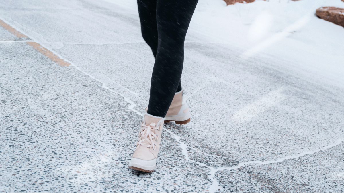 What Style of Shoes to Wear With Leggings