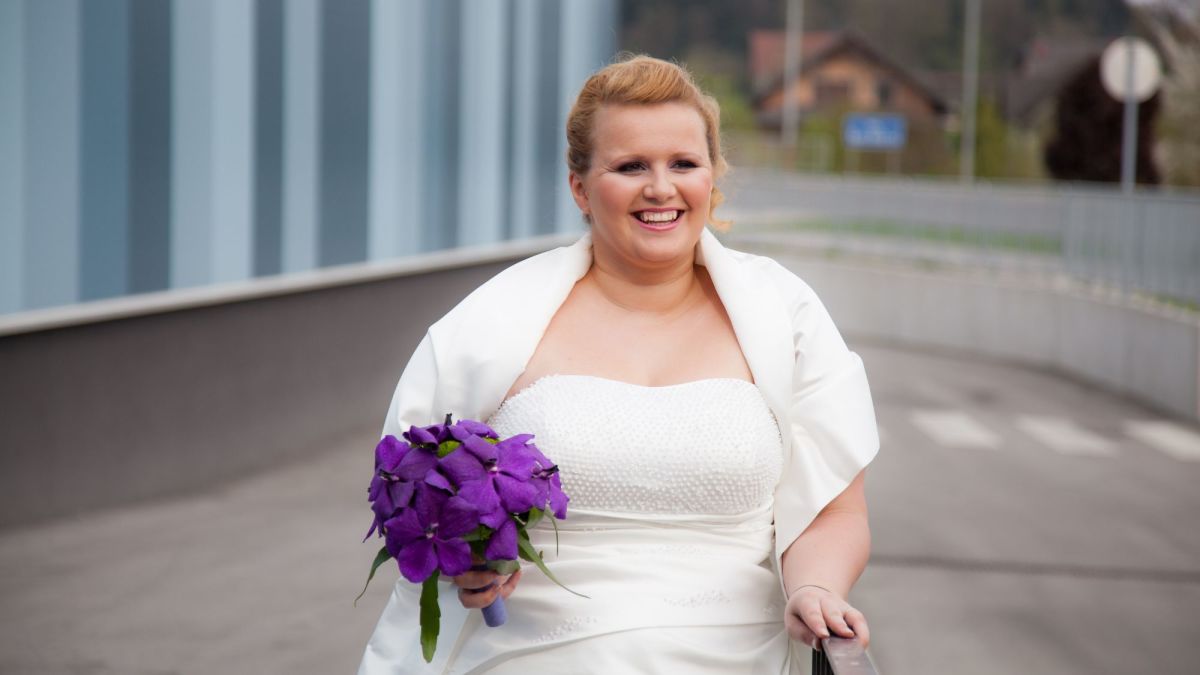 How to Find the Best Plus-Size Wedding Dress