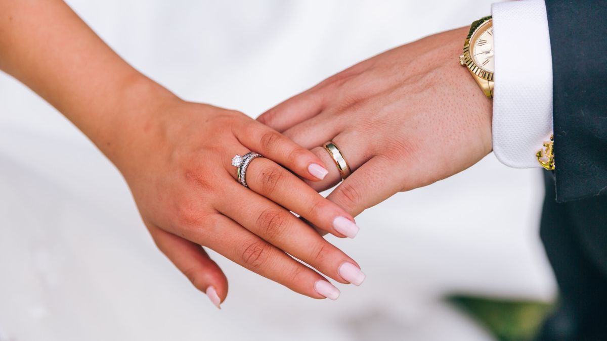 Buying Wedding Rings on Amazon: Is It Worth It?