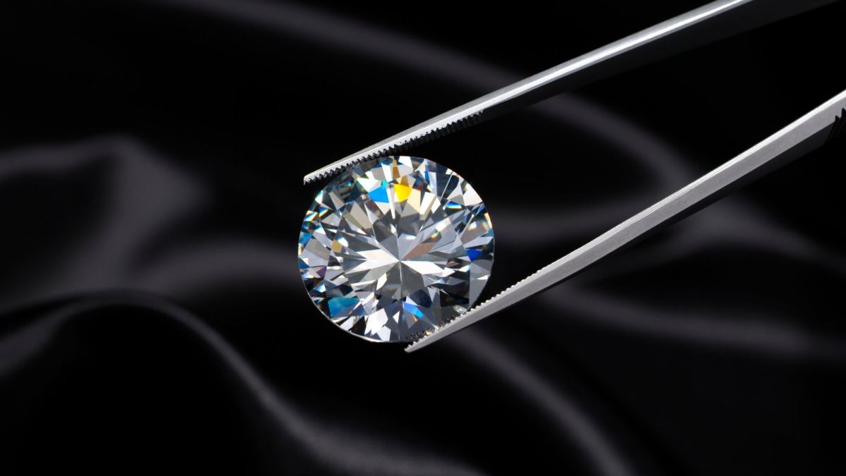 Moissanite vs. Diamond Jewelry