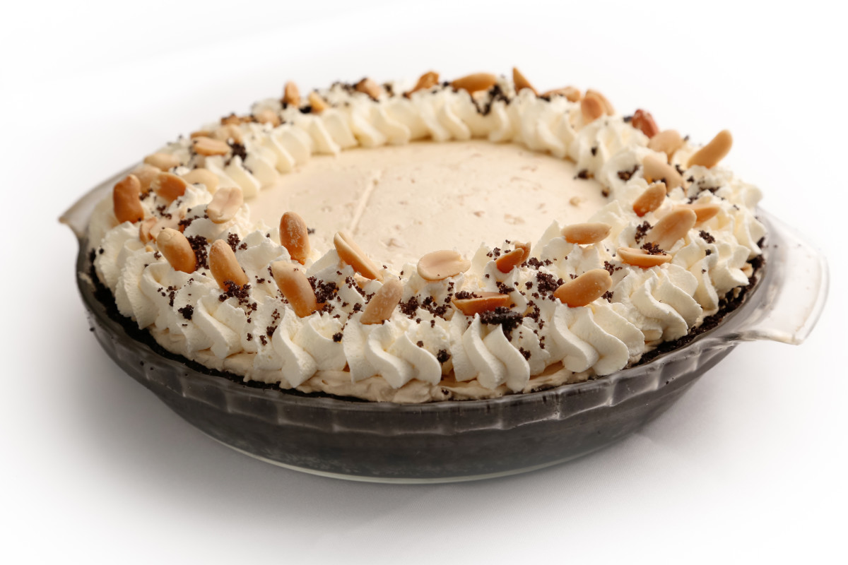 Dolly Parton’s 5Ingredient Dessert Hack Might Be the Sweetest Part of