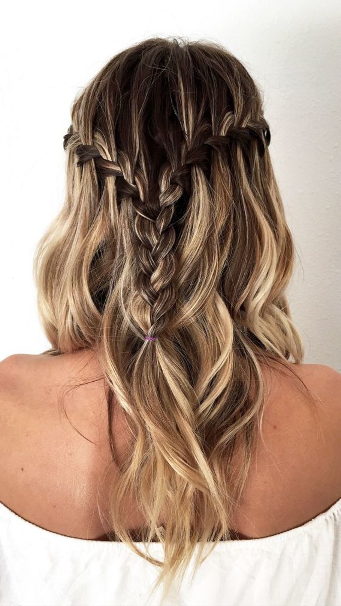 Audrey McClelland | SIMPLE HALF UP HALF DOWN HAIRSTYLE ❤️ I love the simple  hairstyles for back to school! It comes out looking so cute and it's great  to have... | Instagram
