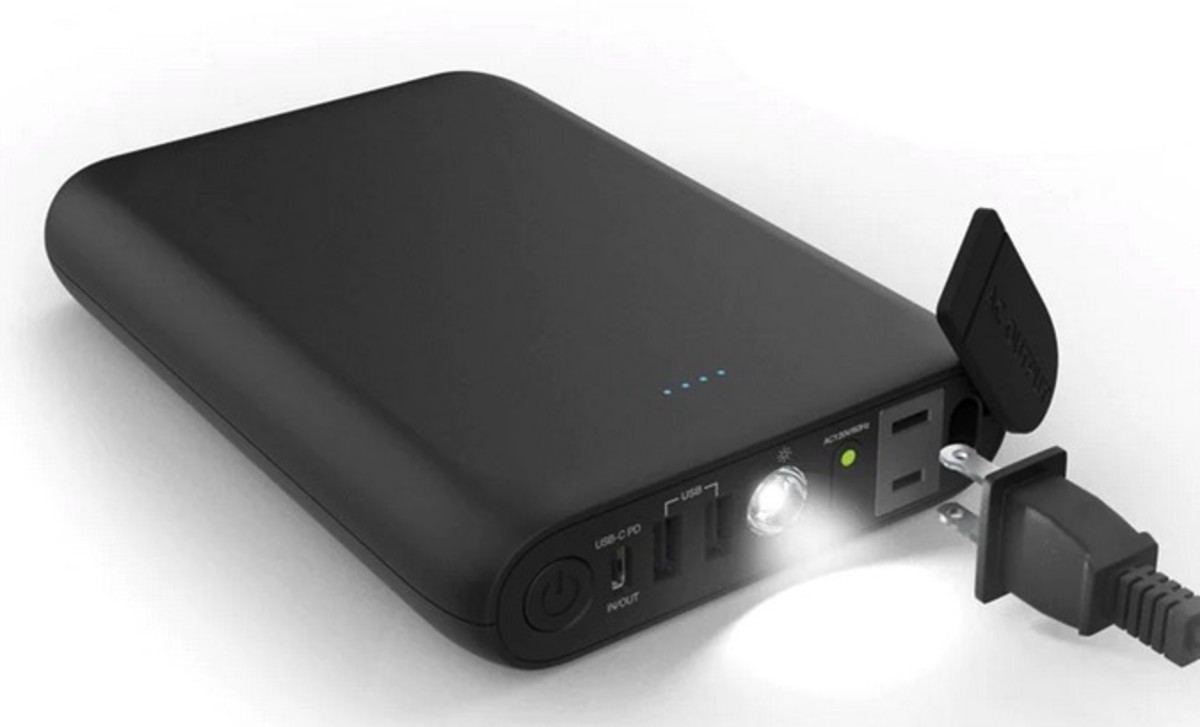 Core Gaming's CORE Power 24000 mAh AC / USB Laptop Power Charger Has Got A Lot of Juice