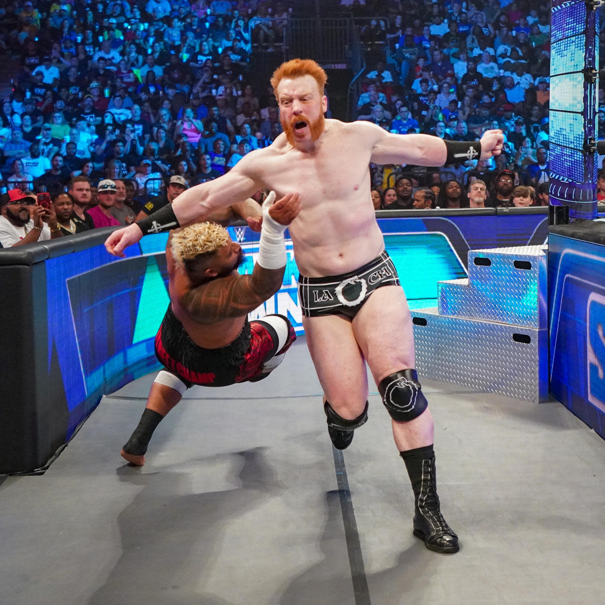 WWE Friday Night Smackdown: The Usos Betray Solo Sikoa, A Surprise Return,  Solo vs. Sheamus, and More - HubPages