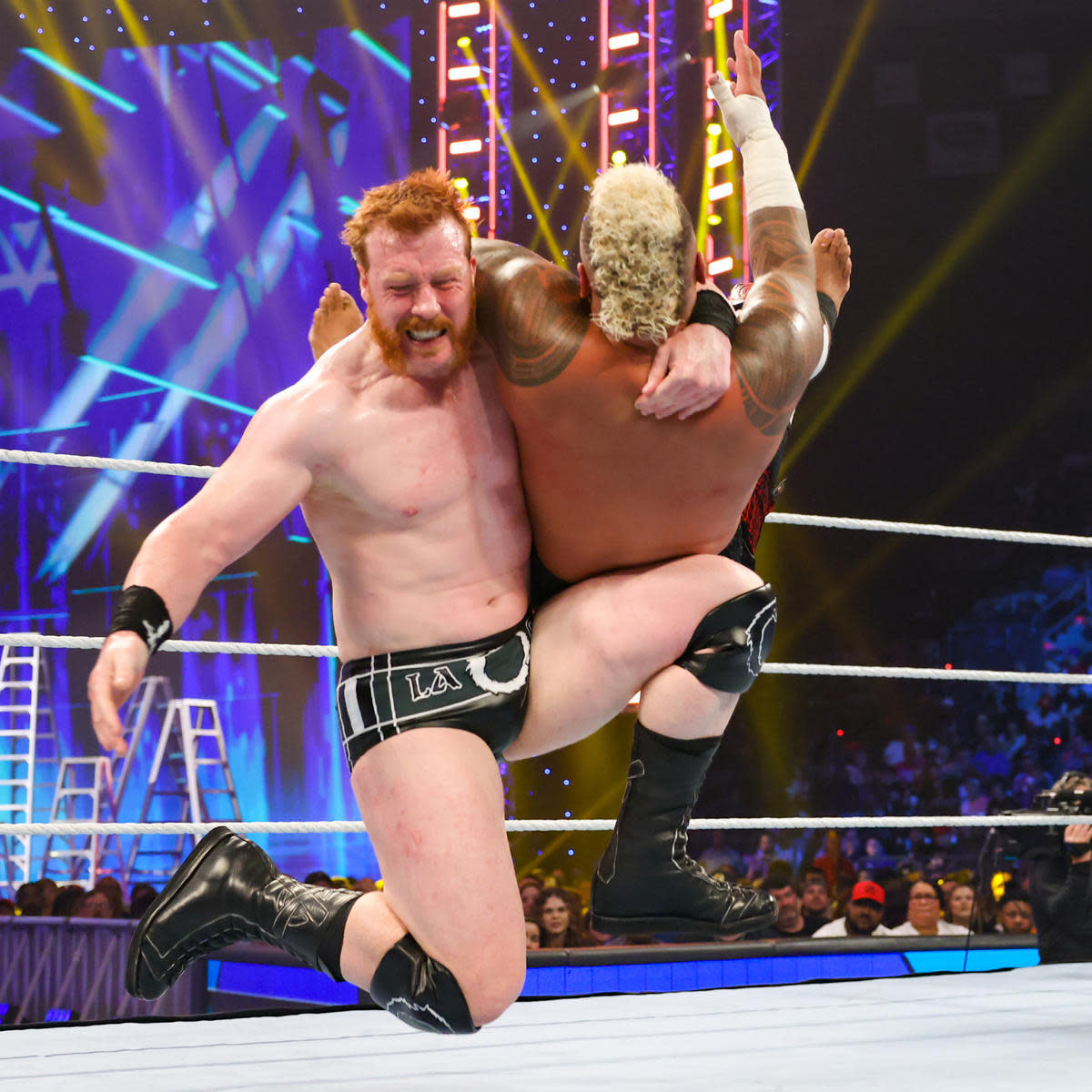 WWE Friday Night Smackdown: The Usos Betray Solo Sikoa, A Surprise Return,  Solo vs. Sheamus, and More - HubPages