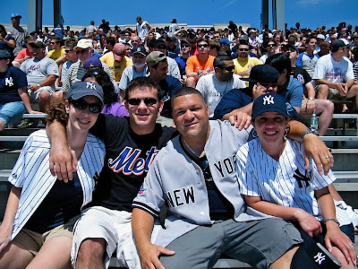 Mets & Yankee Fans Come Together to Cheer on Their teams in the Subway Series. Do they dislike each other?