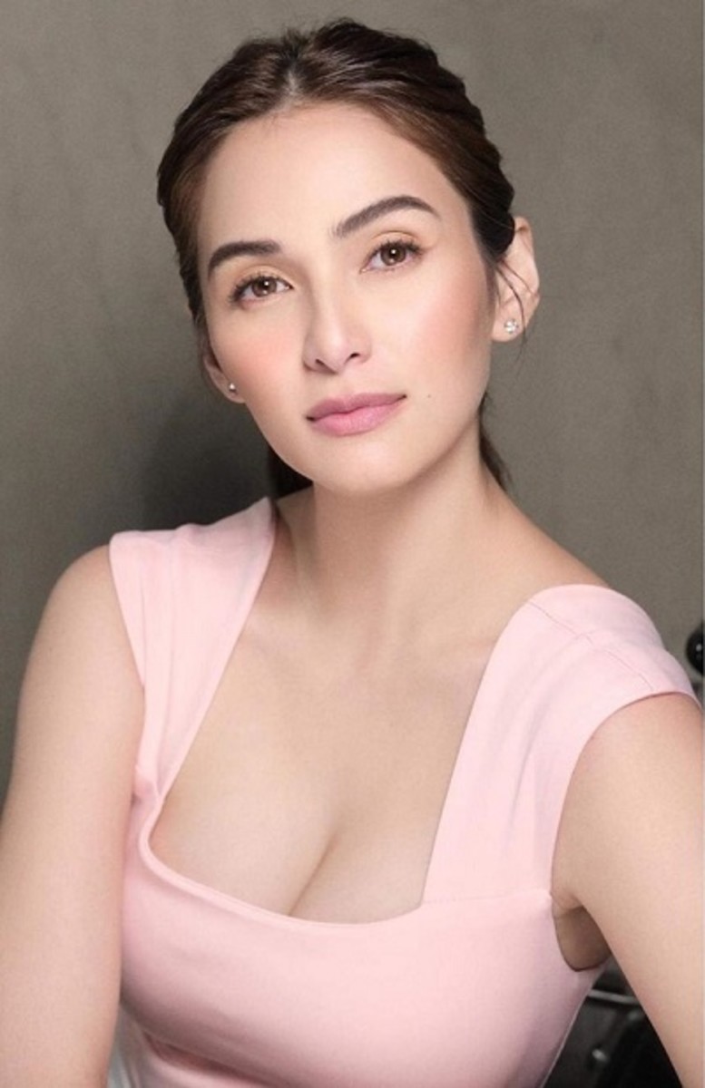 Filipina celeb model