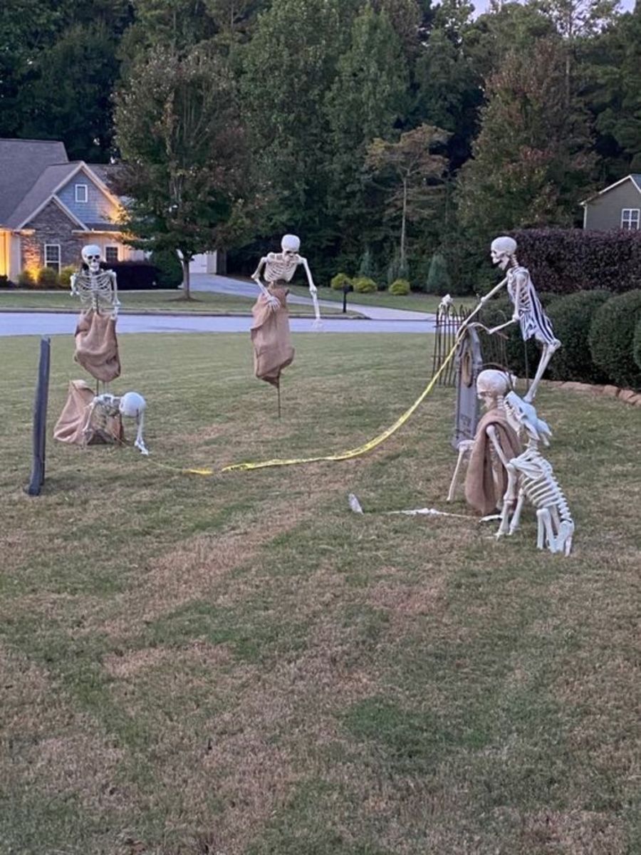 40+ Spooktastic Skeleton Halloween Decoration Ideas for Front Yard ...