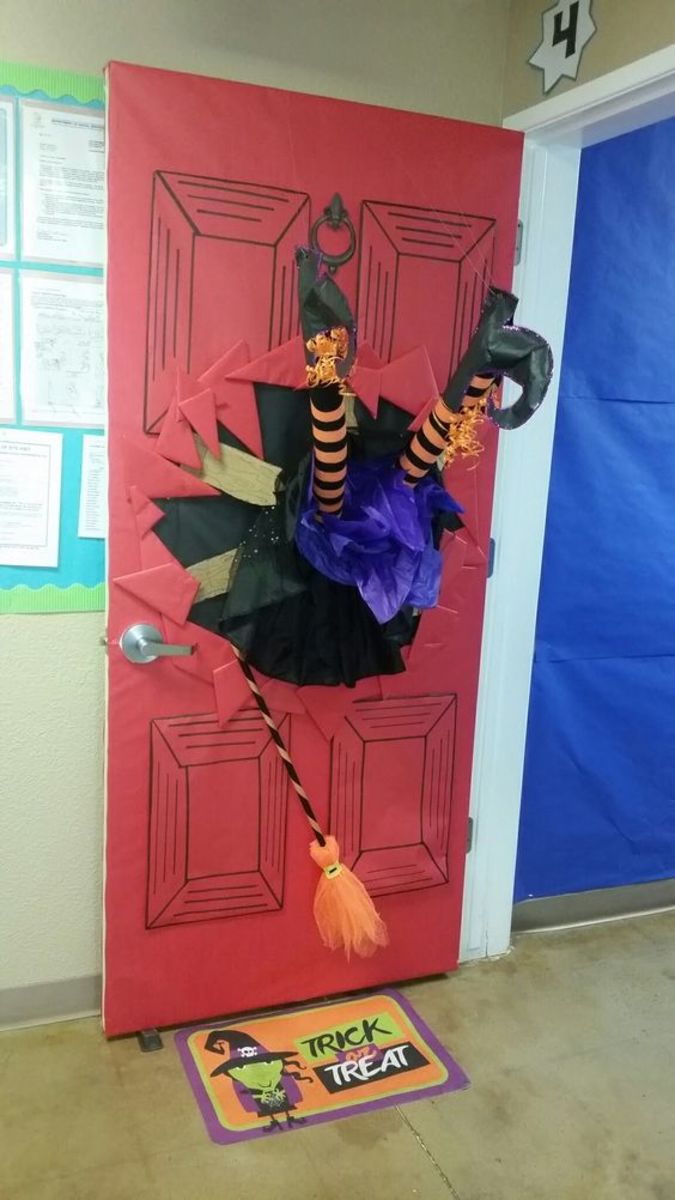 30+ DIY Halloween Classroom Door Decorations